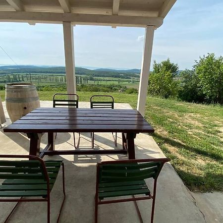 Apartmán Preshaz A Hegyteton Pécsely Exteriér fotografie