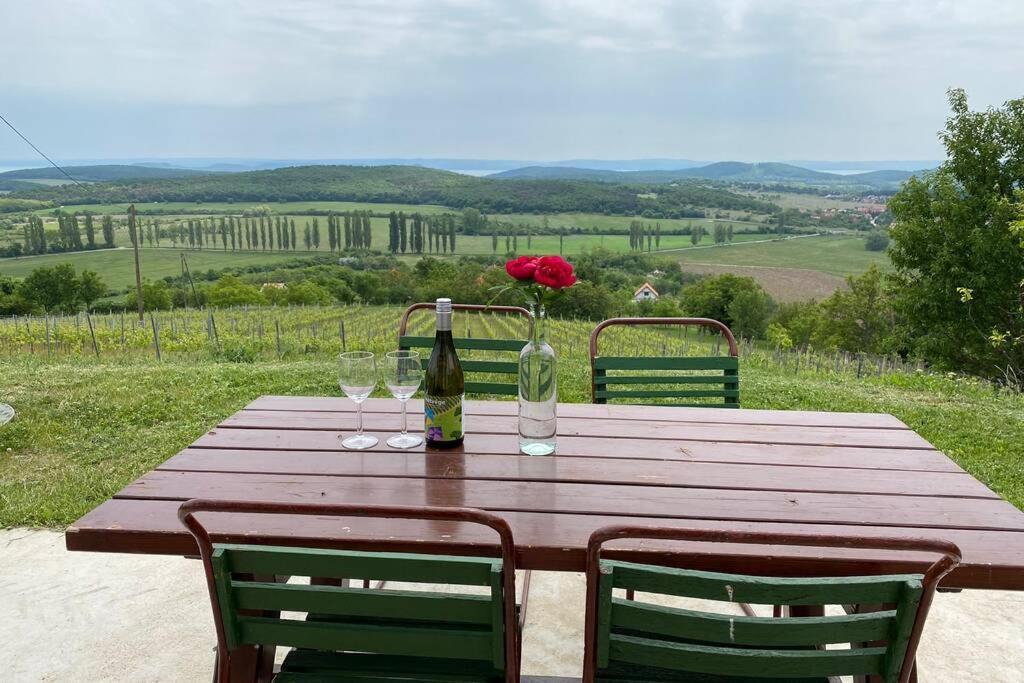 Apartmán Preshaz A Hegyteton Pécsely Exteriér fotografie