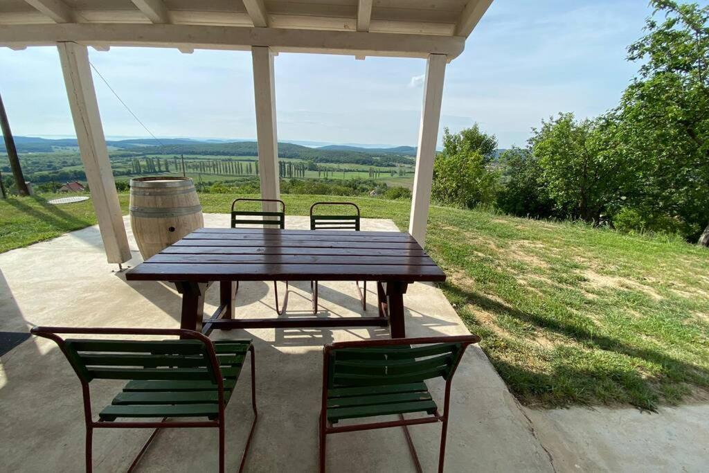 Apartmán Preshaz A Hegyteton Pécsely Exteriér fotografie
